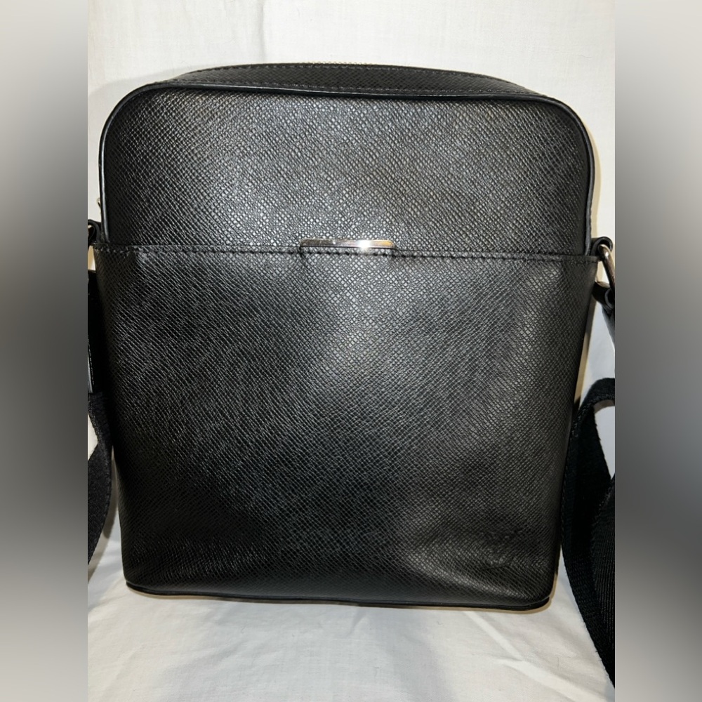 Louis Vuitton Crossbody Men’s Bag - Picture 4 of 7